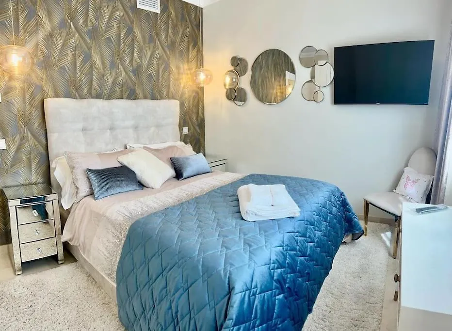 מארבלה Stunning & Ultra Central 3 Bed, Walk Everywhere! דירה