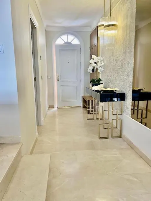 Stunning & Ultra Central 3 Bed, Walk Everywhere! Marbella Apartment