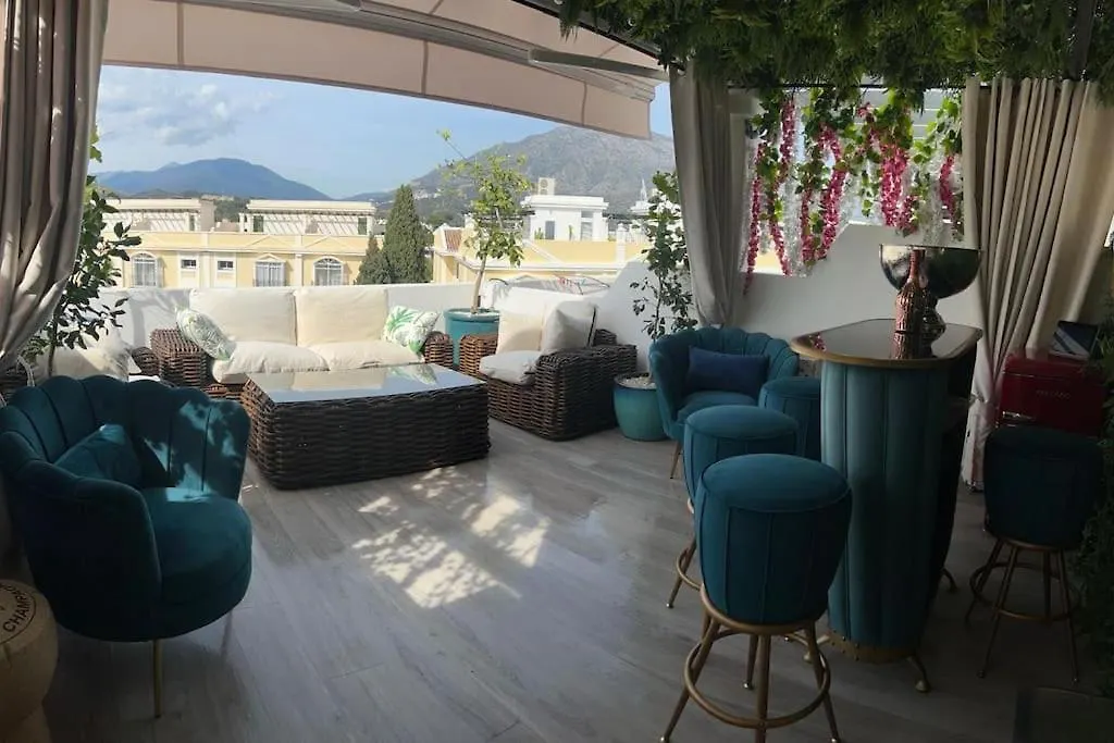 Apartment Stunning & Ultra Central 3 Bed, Walk Everywhere! Marbella