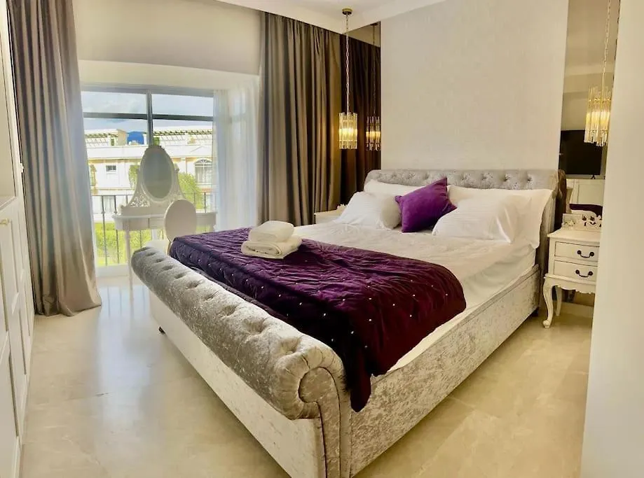 Stunning & Ultra Central 3 Bed, Walk Everywhere! Marbella