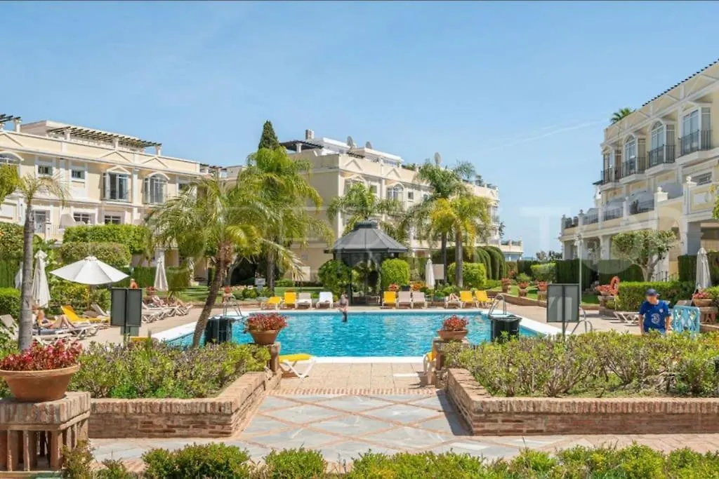 Apartment Stunning & Ultra Central 3 Bed, Walk Everywhere! Marbella