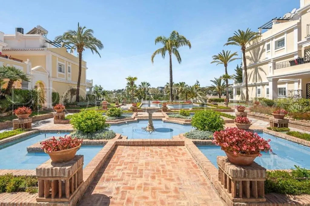 Stunning & Ultra Central 3 Bed, Walk Everywhere! Marbella Apartment