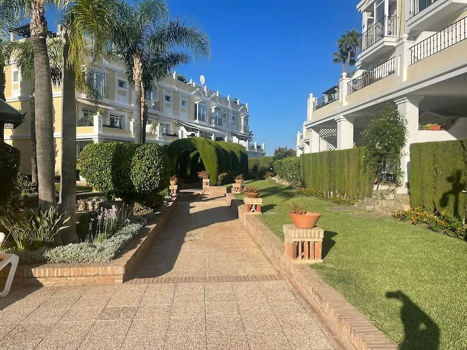 Stunning & Ultra Central 3 Bed, Walk Everywhere! Marbella Apartment