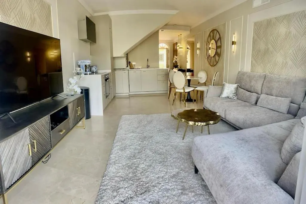 Stunning & Ultra Central 3 Bed, Walk Everywhere! Marbella Spain